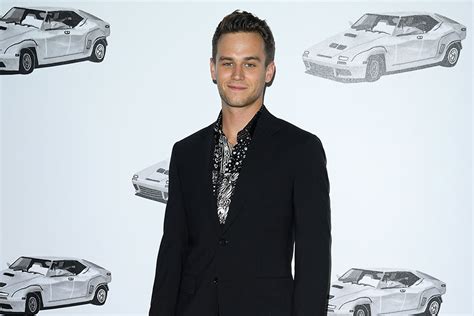 is brandon flynn gay|Brandon Flynn Says Queerness Carries Him Through as He。